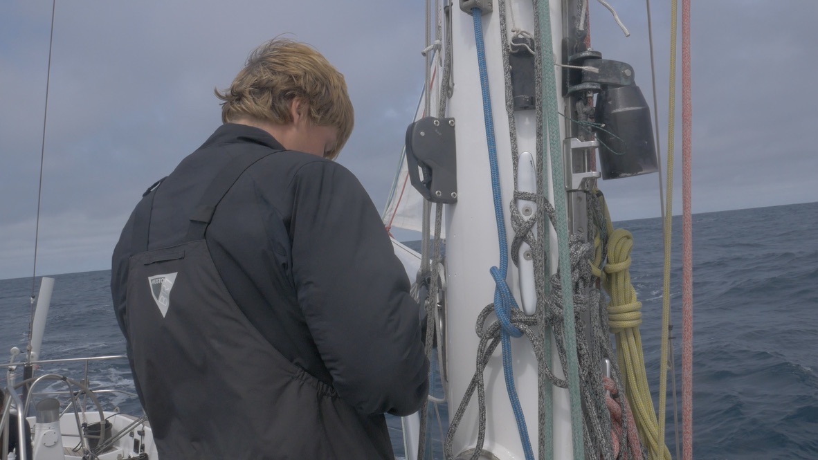 Crew at the mast