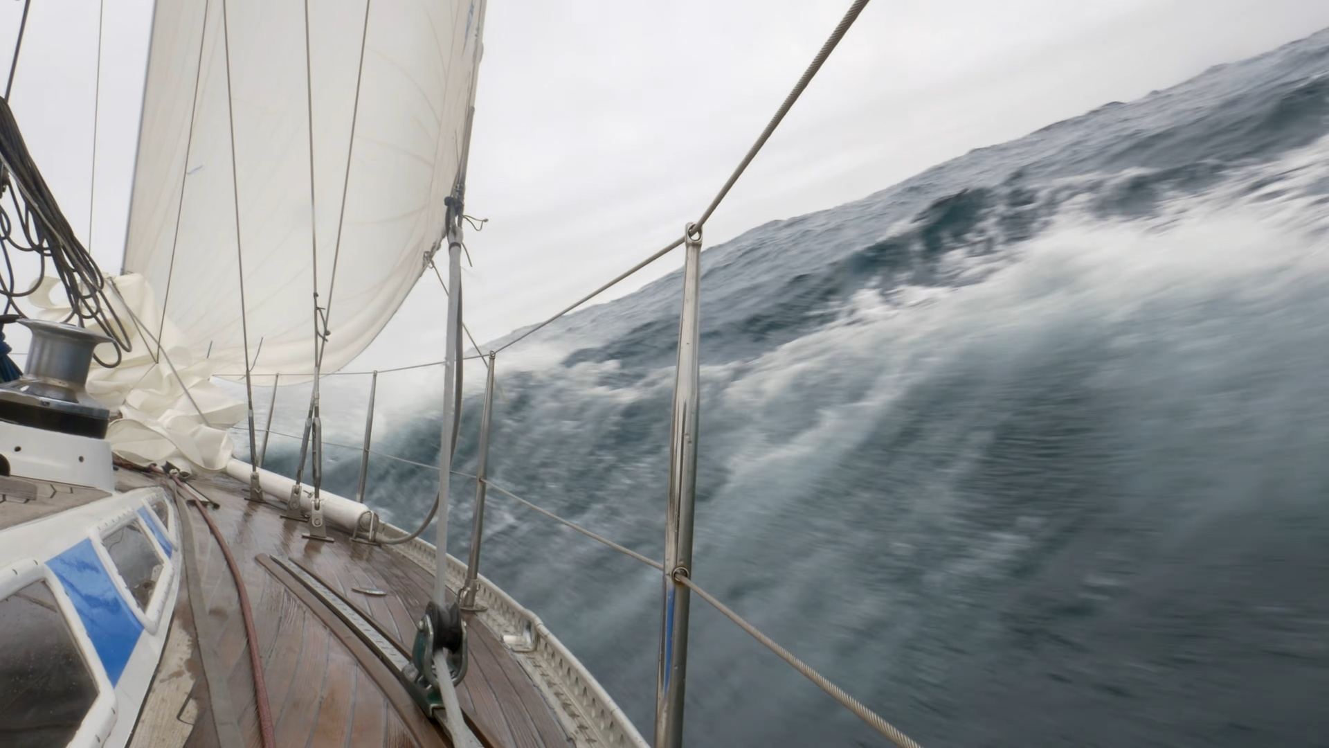 Floortje heeled over through a wave